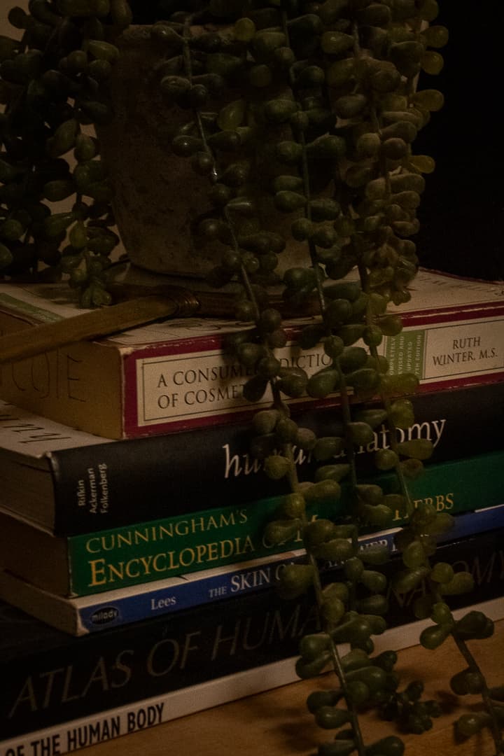 Reference library — herbs, anatomy, cosmetic ingredients